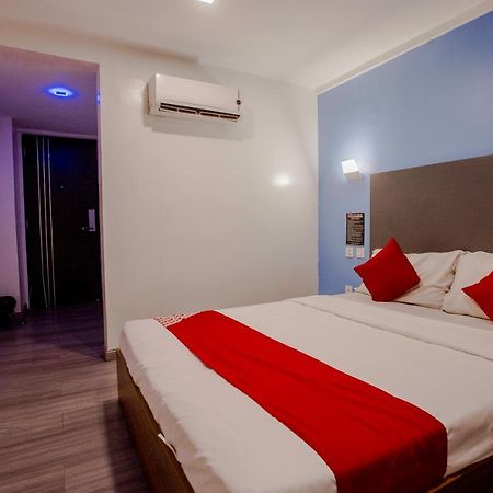 Oyo 666 Mc Hotel Fairview เกซอนซิตี้ ภายนอก รูปภาพ