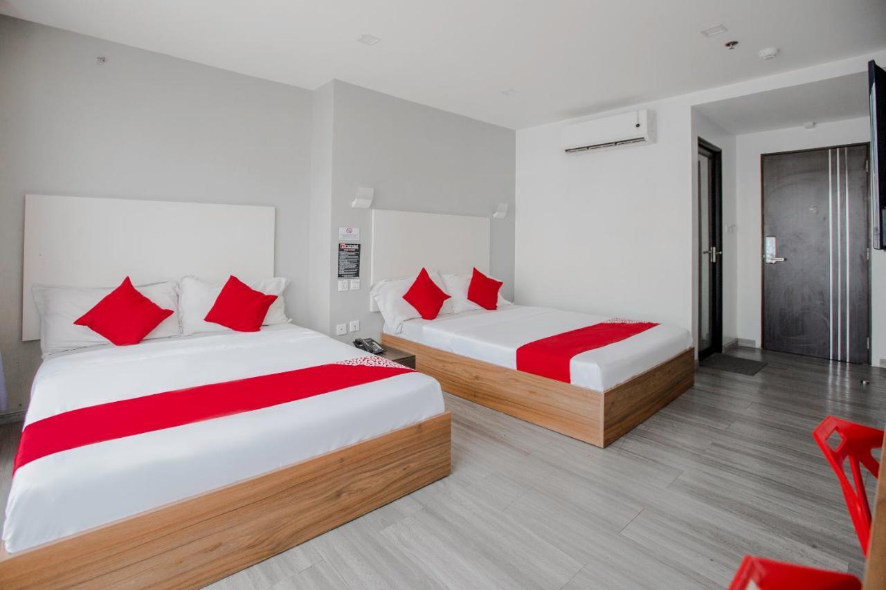 Oyo 666 Mc Hotel Fairview เกซอนซิตี้ ภายนอก รูปภาพ