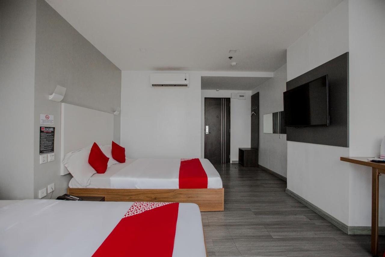 Oyo 666 Mc Hotel Fairview เกซอนซิตี้ ภายนอก รูปภาพ
