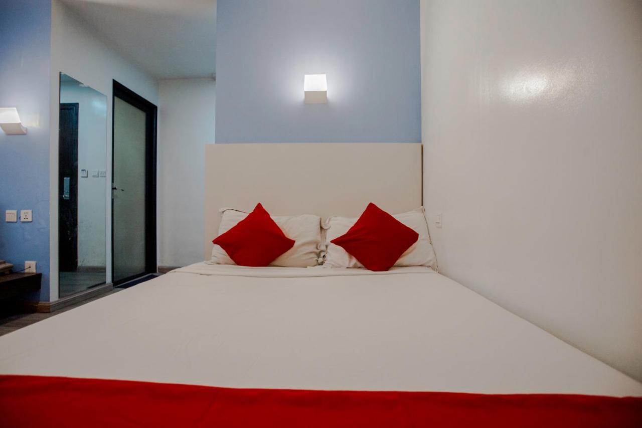 Oyo 666 Mc Hotel Fairview เกซอนซิตี้ ภายนอก รูปภาพ