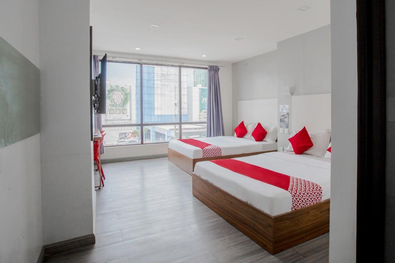 Oyo 666 Mc Hotel Fairview เกซอนซิตี้ ภายนอก รูปภาพ