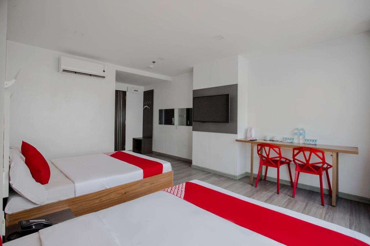 Oyo 666 Mc Hotel Fairview เกซอนซิตี้ ภายนอก รูปภาพ