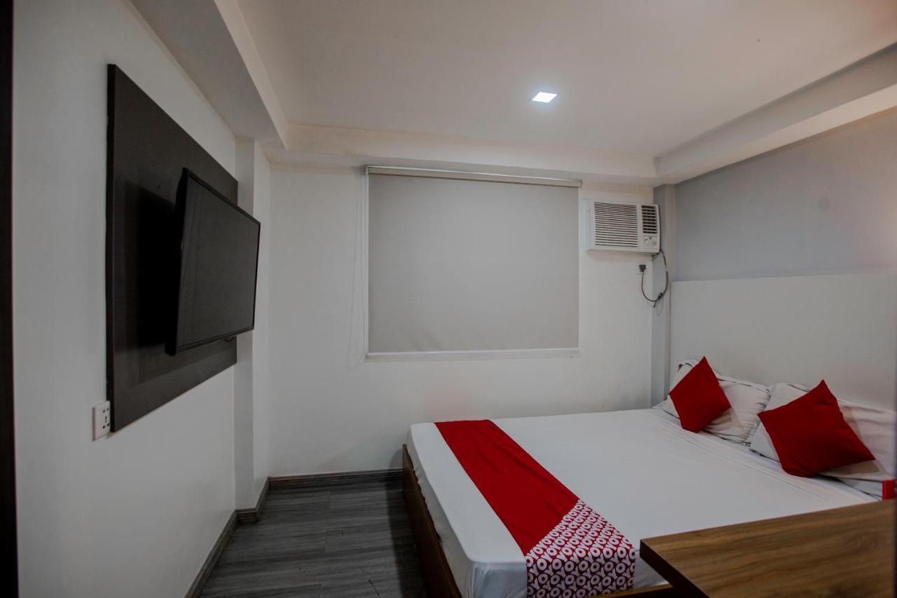 Oyo 666 Mc Hotel Fairview เกซอนซิตี้ ภายนอก รูปภาพ