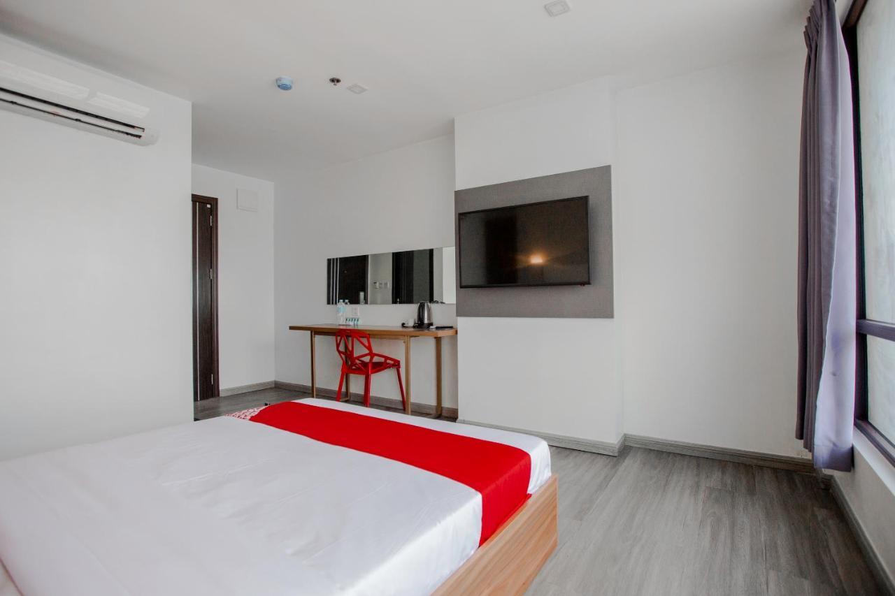 Oyo 666 Mc Hotel Fairview เกซอนซิตี้ ภายนอก รูปภาพ