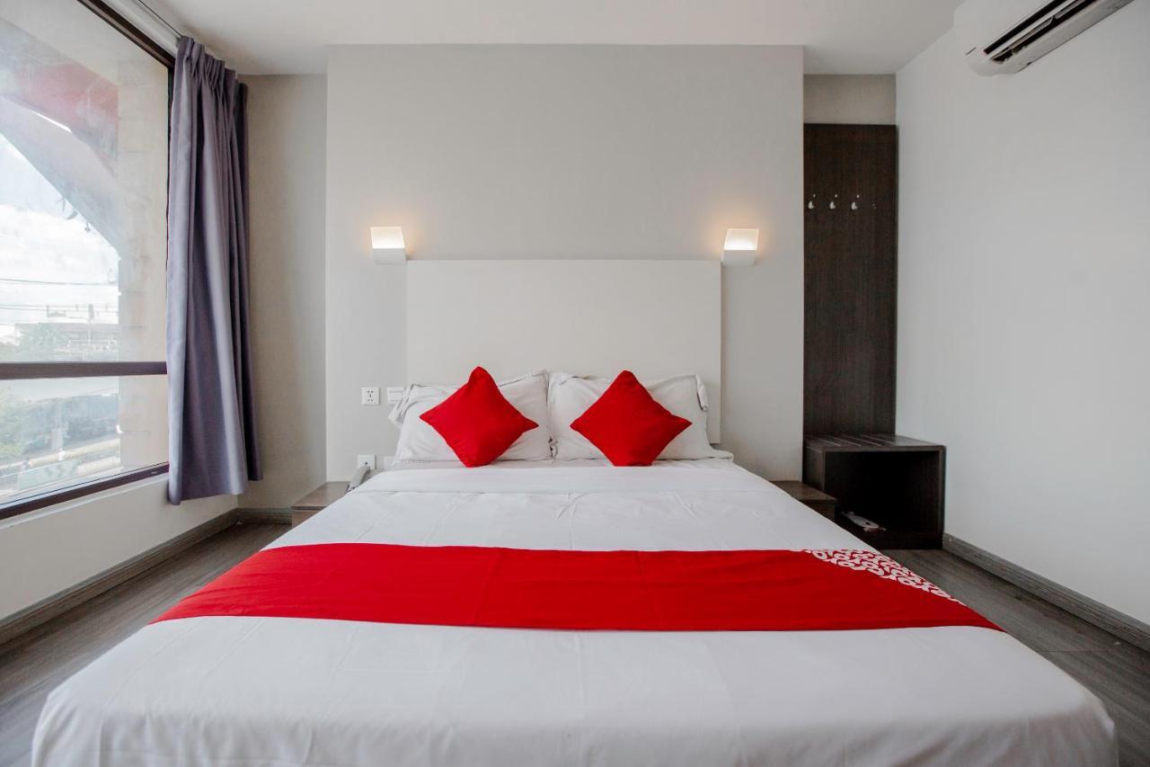 Oyo 666 Mc Hotel Fairview เกซอนซิตี้ ภายนอก รูปภาพ