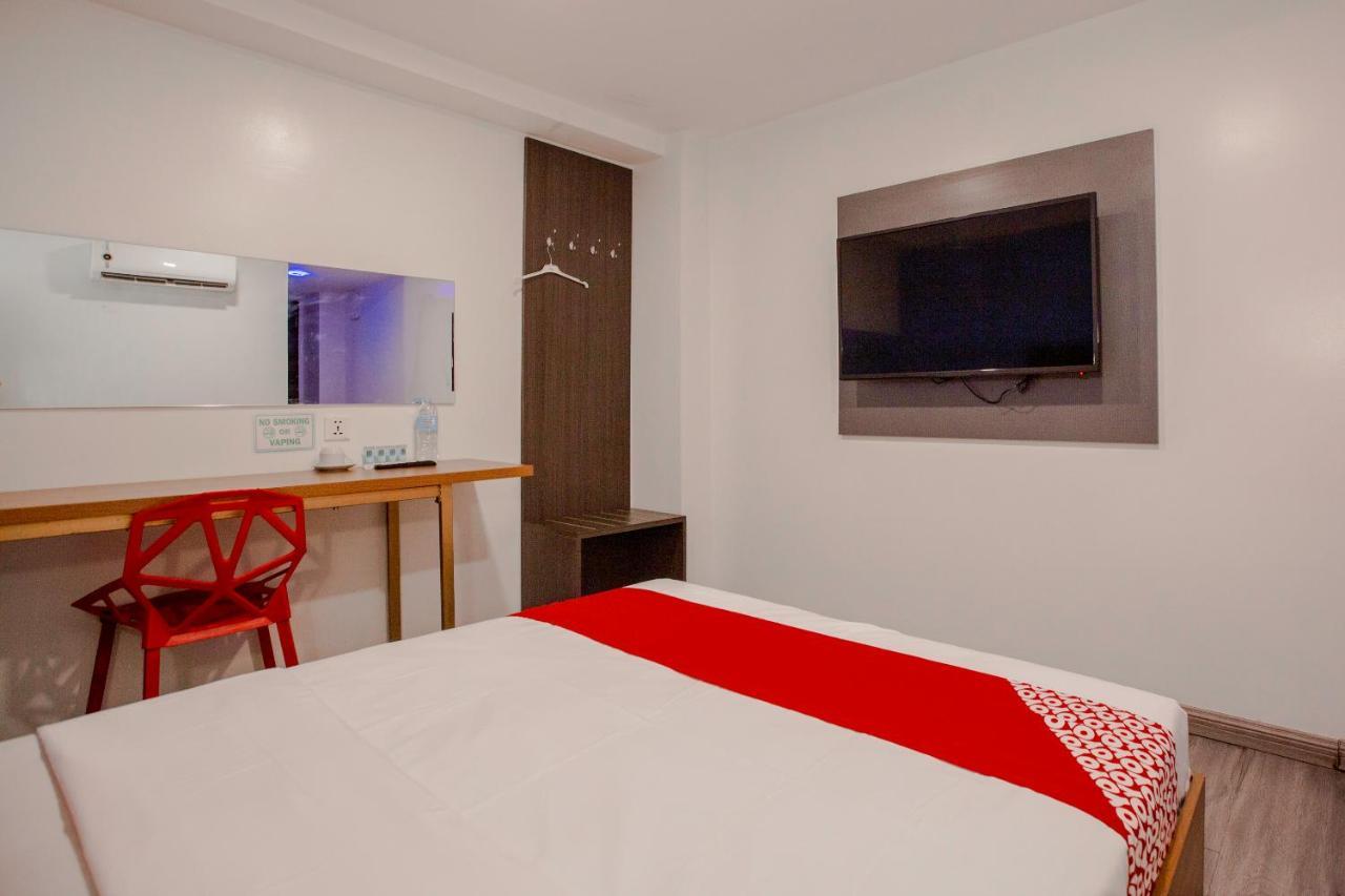 Oyo 666 Mc Hotel Fairview เกซอนซิตี้ ภายนอก รูปภาพ