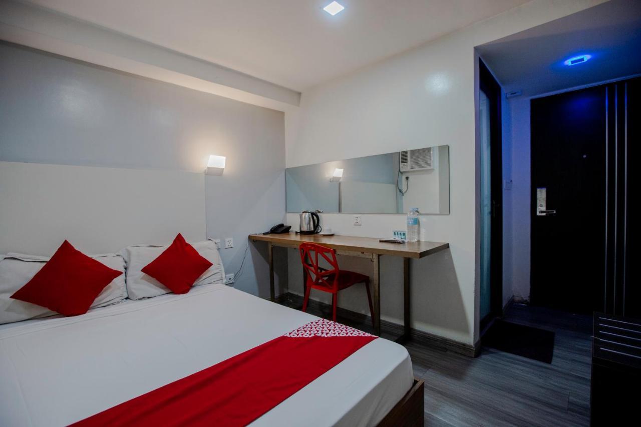 Oyo 666 Mc Hotel Fairview เกซอนซิตี้ ภายนอก รูปภาพ