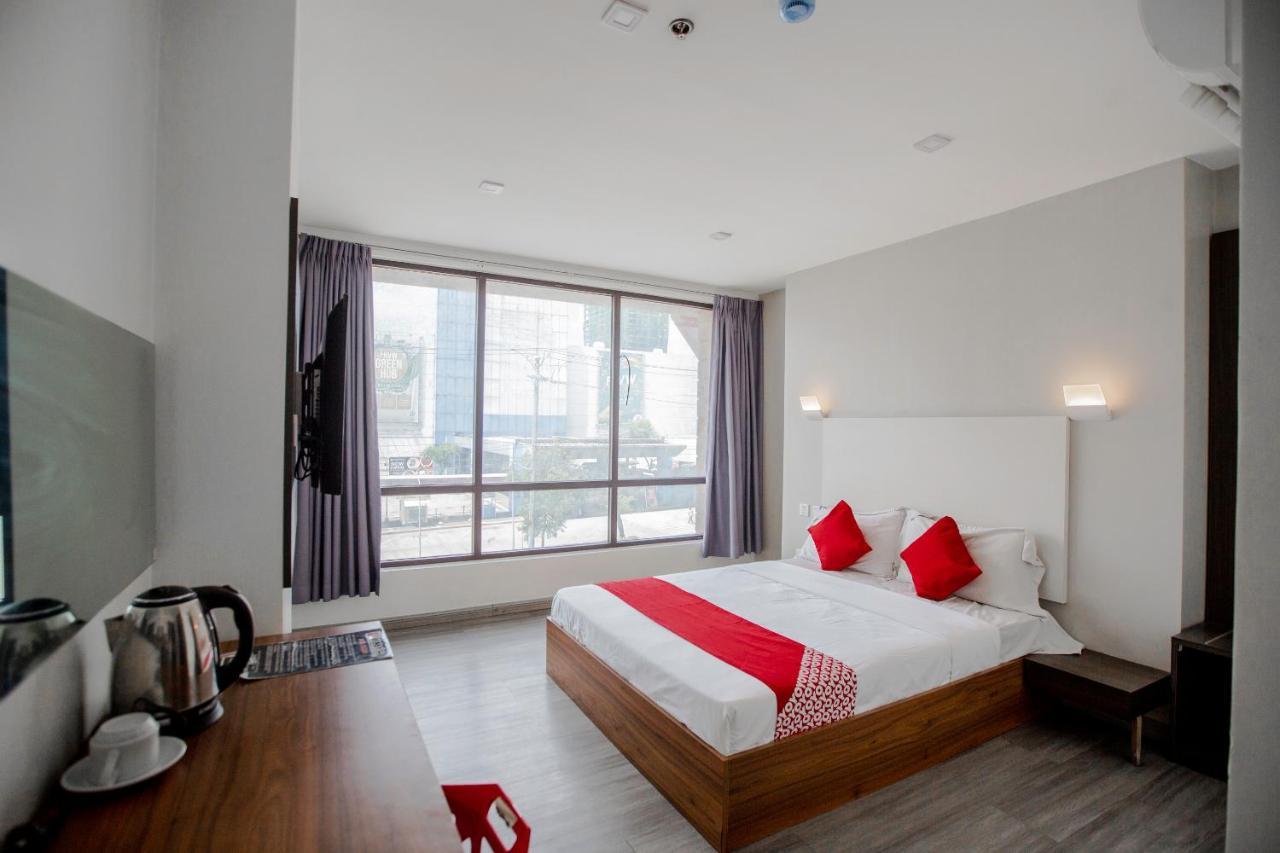 Oyo 666 Mc Hotel Fairview เกซอนซิตี้ ภายนอก รูปภาพ