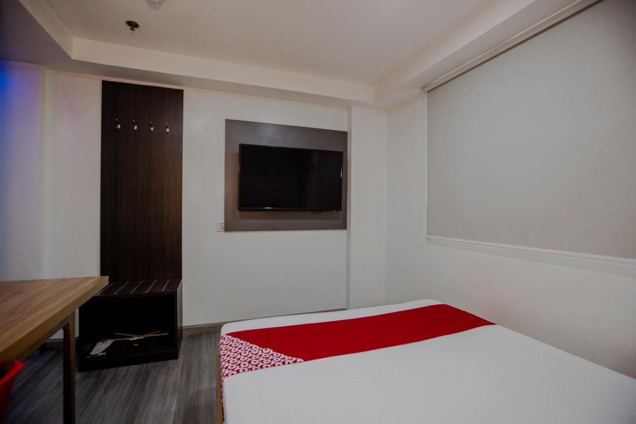 Oyo 666 Mc Hotel Fairview เกซอนซิตี้ ภายนอก รูปภาพ