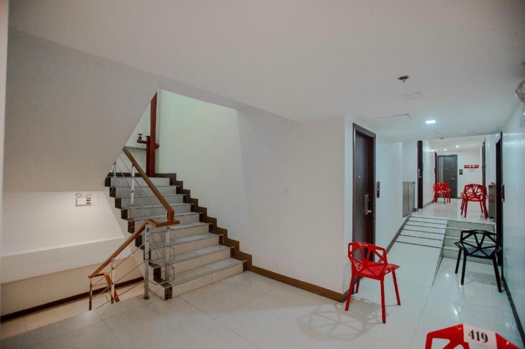Oyo 666 Mc Hotel Fairview เกซอนซิตี้ ภายนอก รูปภาพ